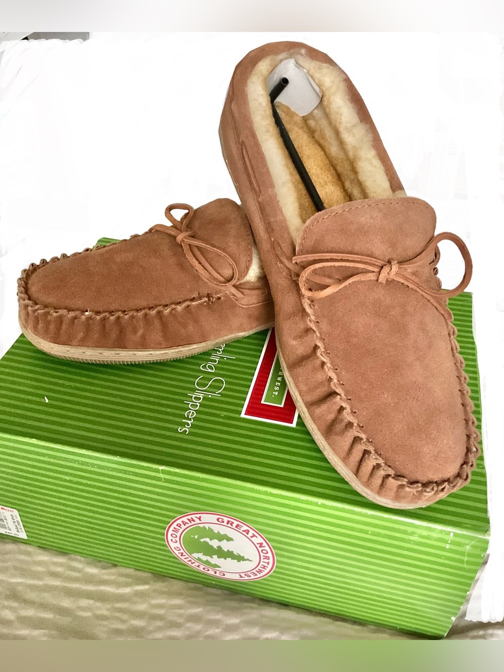 BNWT Great NW Clothing Co Tan Suede Leather Moccasin Shearling Slippers for Men - Picture 14 of 14